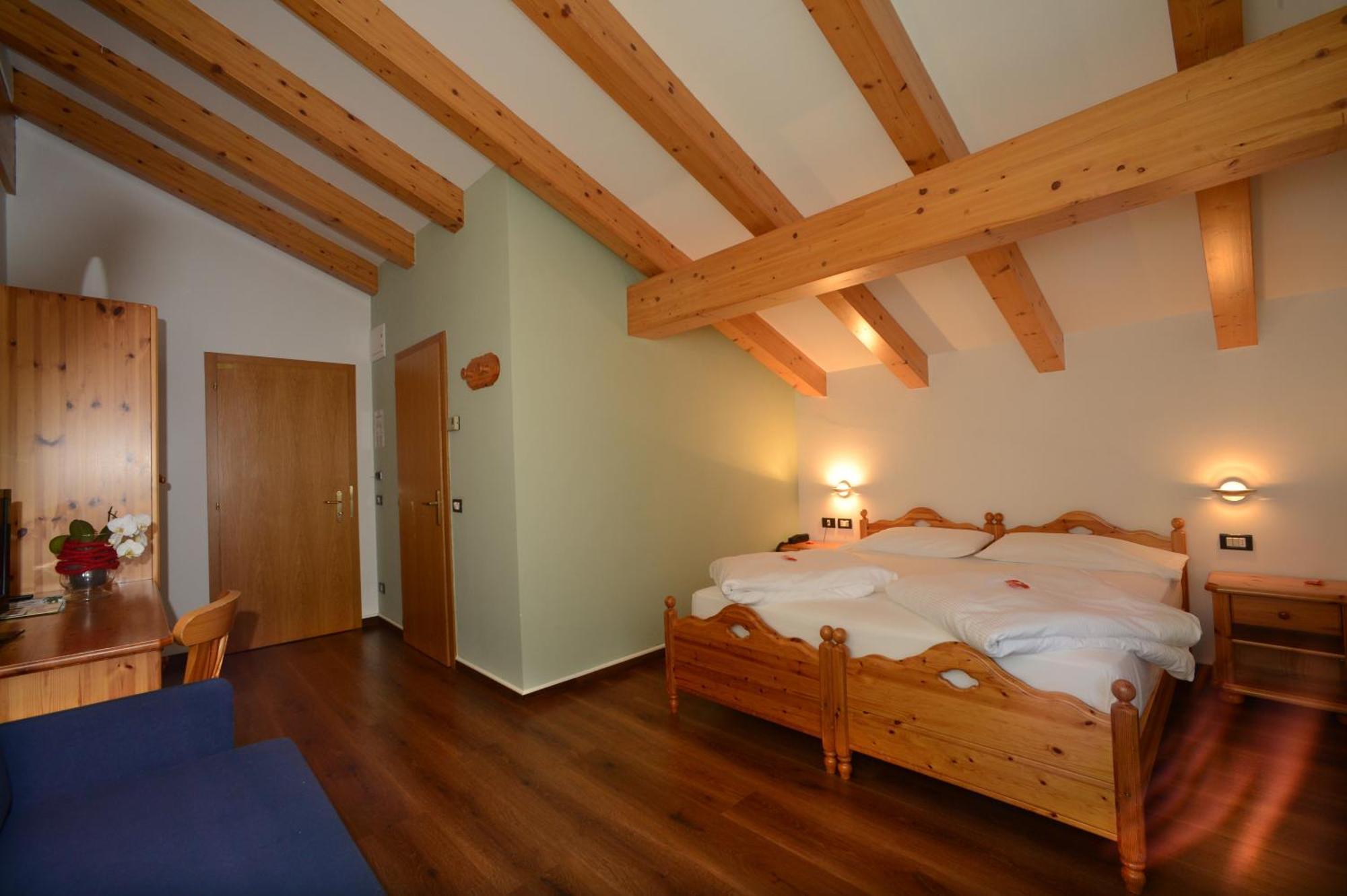 Hotel Nele Ziano Di Fiemme Room photo